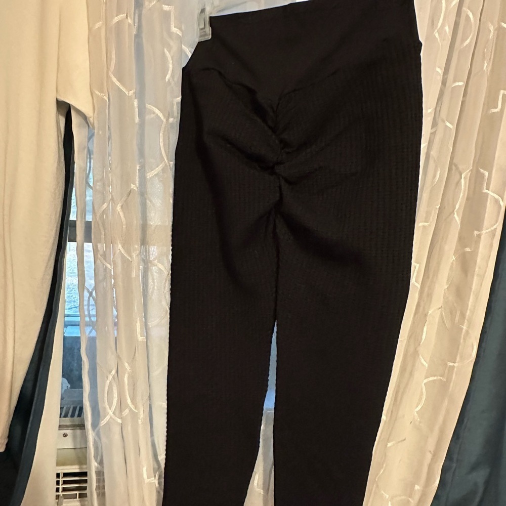 Black Textured Leggings - Picture 3 of 3